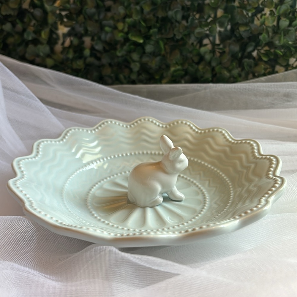 Arlington Designs - Pale Blue and White Porcelain Decorative Bowl - Bunny Theme - Picture 3 of 6